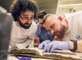 Skvrny na středověkých lékařských knihách