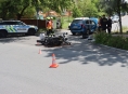 Řidička přehlédla motorkáře