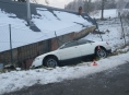 Auto v Šumperku sjelo do příkopu