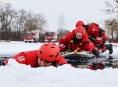 FOTO: Při záchraně tonoucího z ledové vody pomůže paddleboard
