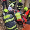 Muže po pádu z výšky zachránili hasiči a letečtí záchranáři  zdroj foto: HZS OLK