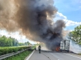 Na dálnici D35 hořel návěs nákladní soupravy