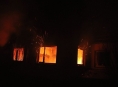 Uvnitř hořícího domku v Tršicích nalezli hasiči mrtvolu jeho majitele