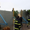 Hasiči z Ok staví protipovodňovou hráz v Praze  zdroj foto:HZS Ok