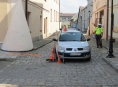 Osmiletý kluk ve Vidnavě vjel na koloběžce přímo pod auto