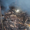 V obci Jeřmaň hořel přístavek s uloženým dřevem   zdroj foto:HZS Ok
