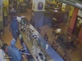 Host olomouckého baru zahnal lupiče židlí