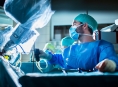 V robotickém centru FN Olomouc lékaři provedli tisící operaci