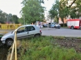 Opilý řidič poškodil zábradlí mostu ve Šternberku