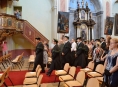 Za zvuků „Ouvertury" vstoupilo 277 studentů do klášterního kostela v Šumperku