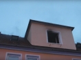VIDEO. Požár v bytě „prozradil“ pěstírnu konopí