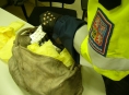 Kurýra, vařiče a dealera v jedné osobě zastavila policie v Olšanech