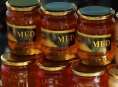 Inspektoři odhalili na českém trhu antibiotika v medu