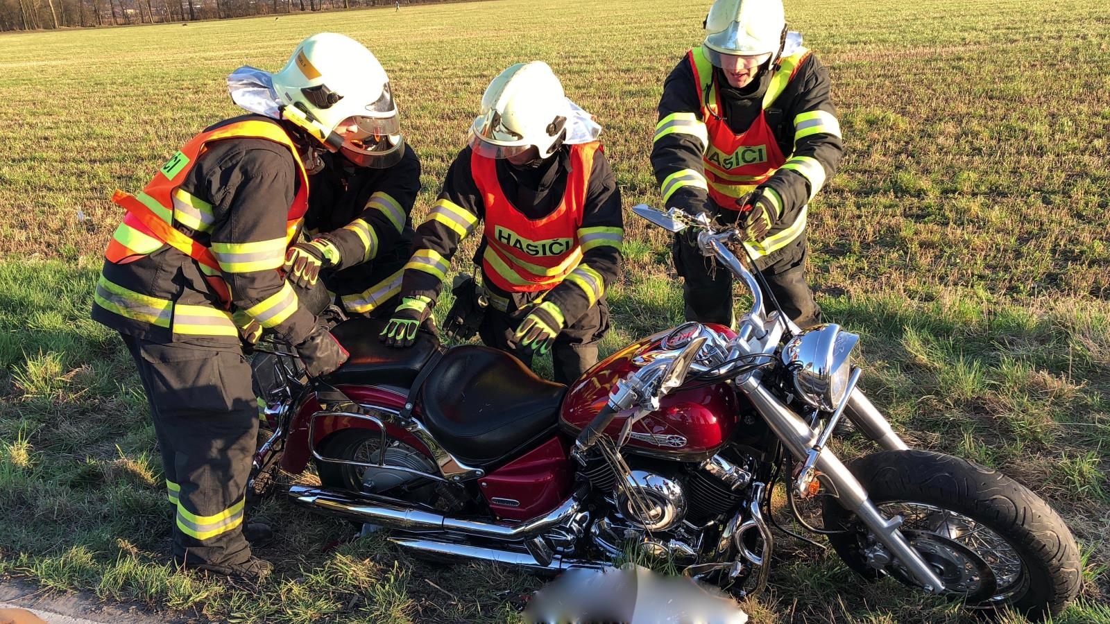 DN - střet motocyklisty s osobním vozidlem zdroj foto: HZS Olk
