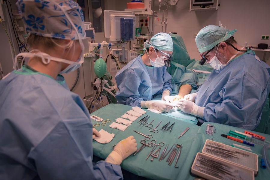 specializovaný operační výkon Oddělení plastické a estetické chirurgie FN Olomouc zdroj foto: E. Havrlant FN OL