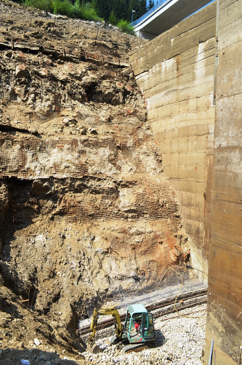 Nad dolní nádrží Dlouhých strání se vyztužuje skalní svah zdroj foto: V. Sobol