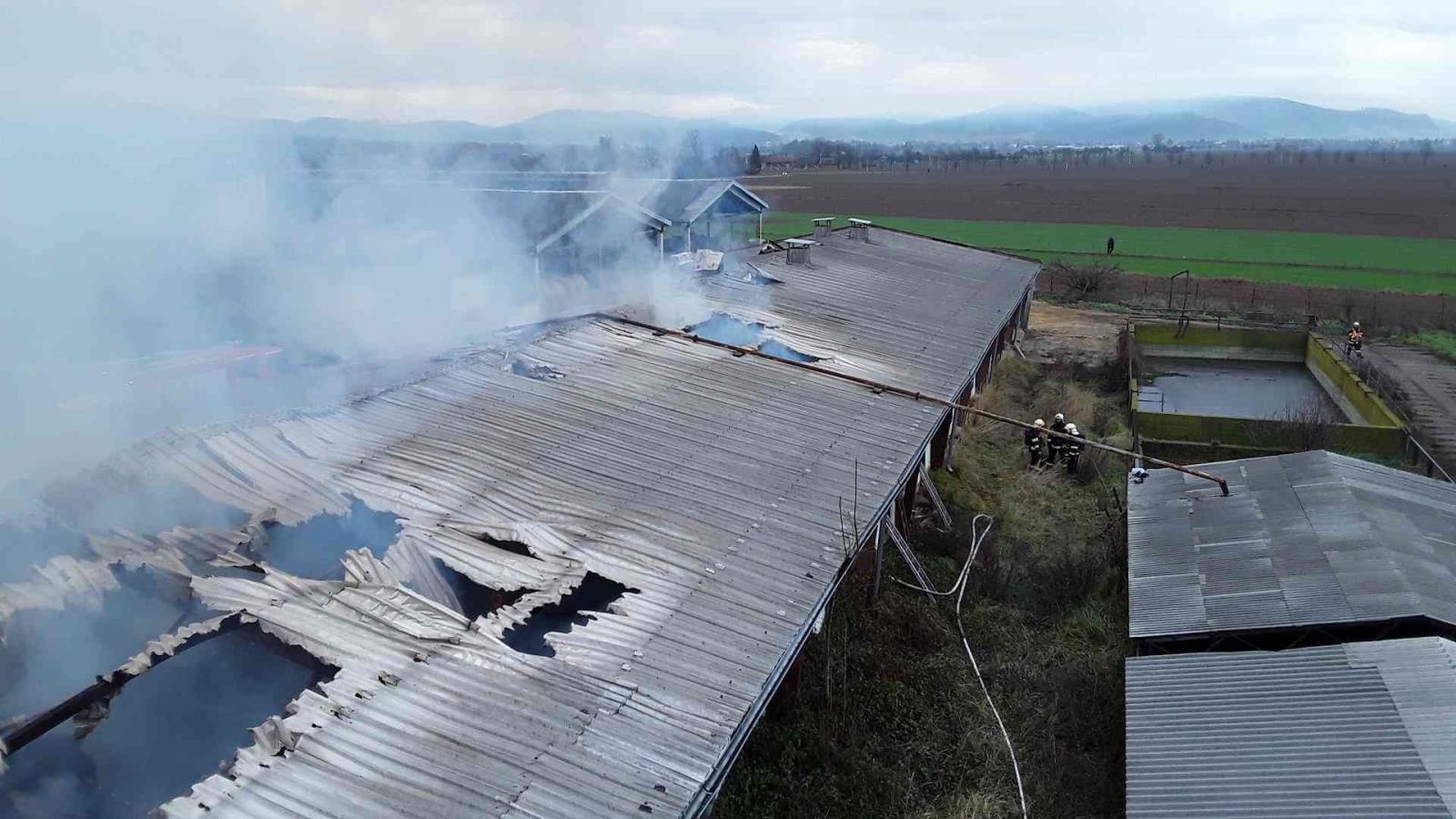 Šumpersko - likvidace požáru zemědělského objektu zdroj foto: HZS OLK