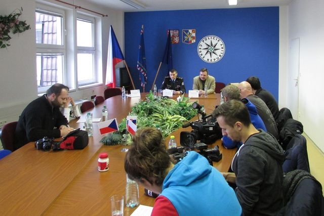 Šumperk - tisková konference objasnění případu loupežného přepadení zdroj foto: PČR