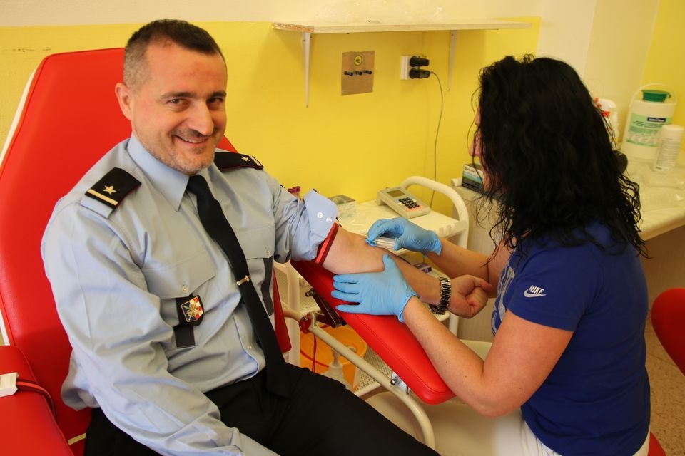 Na modré pondělí policisté darovali krev zdroj foto: PČR