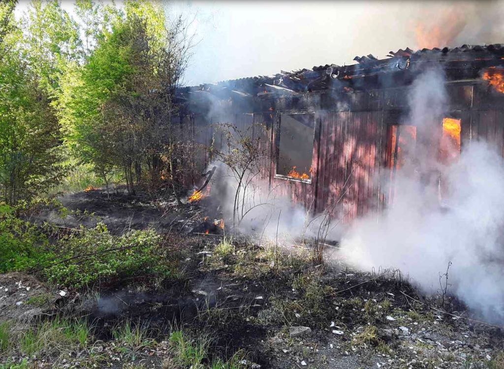 V Šumperku vyhořela budova autobazaru zdroj foto: HZS OLK