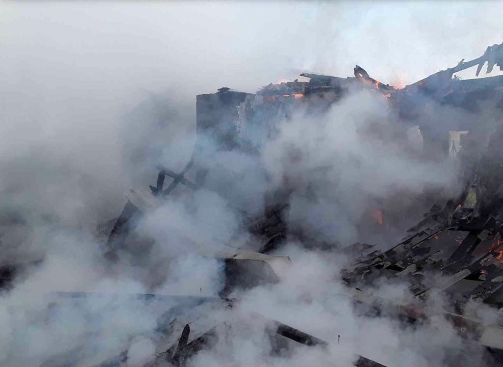 V Šumperku vyhořela budova autobazaru zdroj foto: HZS OLK