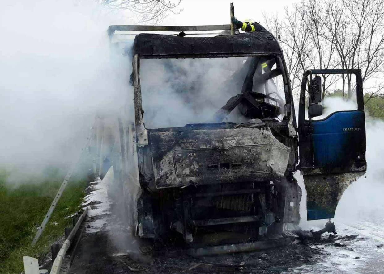 Mohelnicko - likvidace požáru hořícího kamionu zdroj foto: HZS OLK