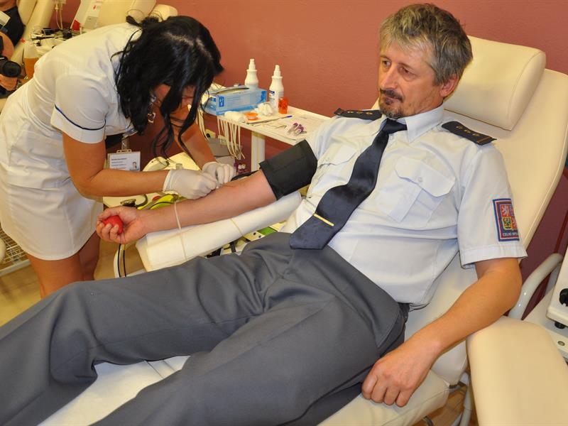 Šumperští celníci darovali krev i krevní plazmu zdroj foto: Celní úřad pro Olk.