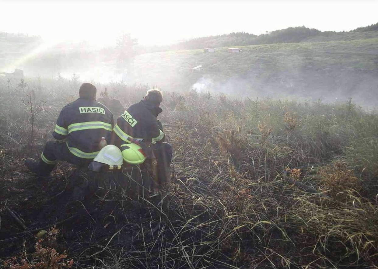 Hasiči likvidovali rozsáhlý lesní požár ve Vojenském prostoru Libavá zdroj foto: HZOLK