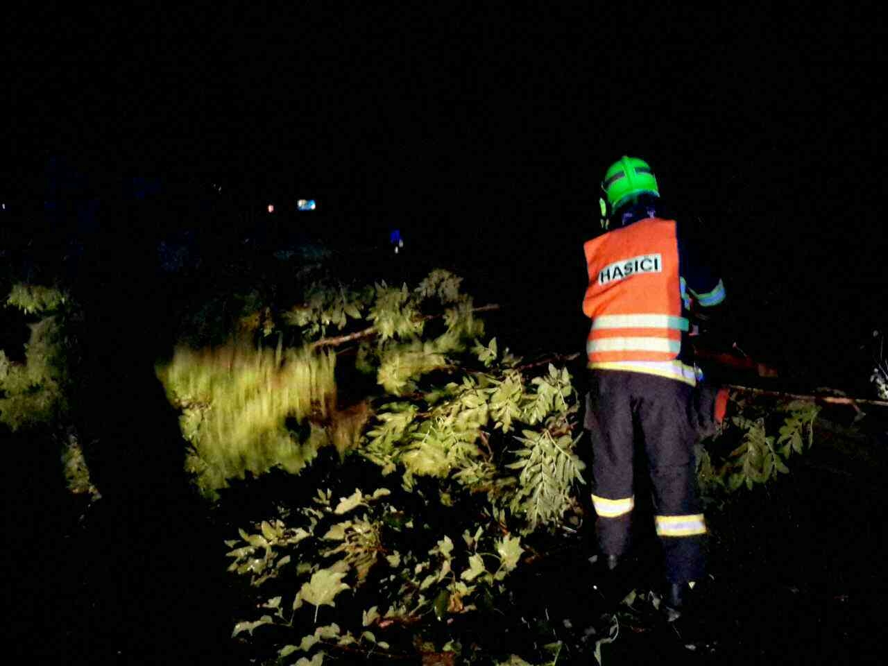 Hasiči v kraji odstraňovali následky nočních bouřek zdroj foto: HZS OLK