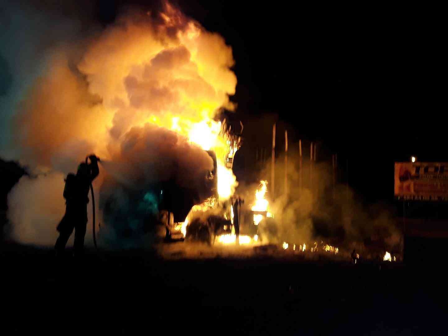 Jesenicko - požár nákladního vozidla zdroj foto: HZS OLK
