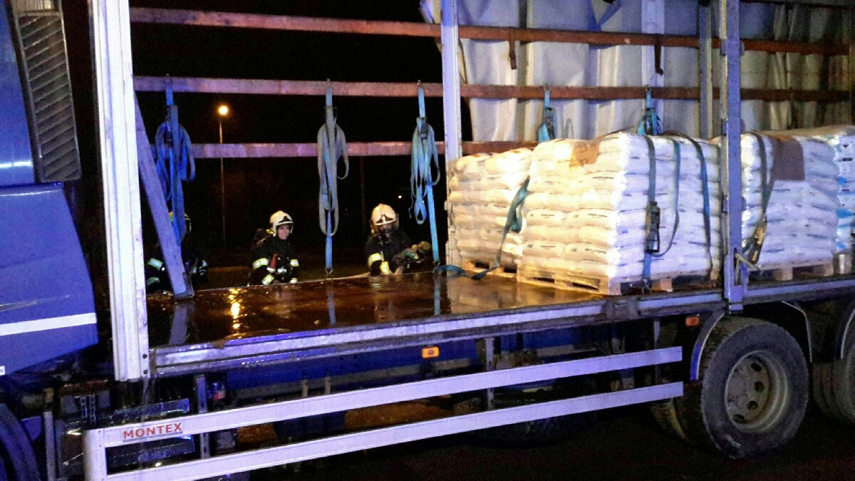 Kyselinu dusičnou likvidovali hasiči v Postřelmově zdroj foto: HZS OLK