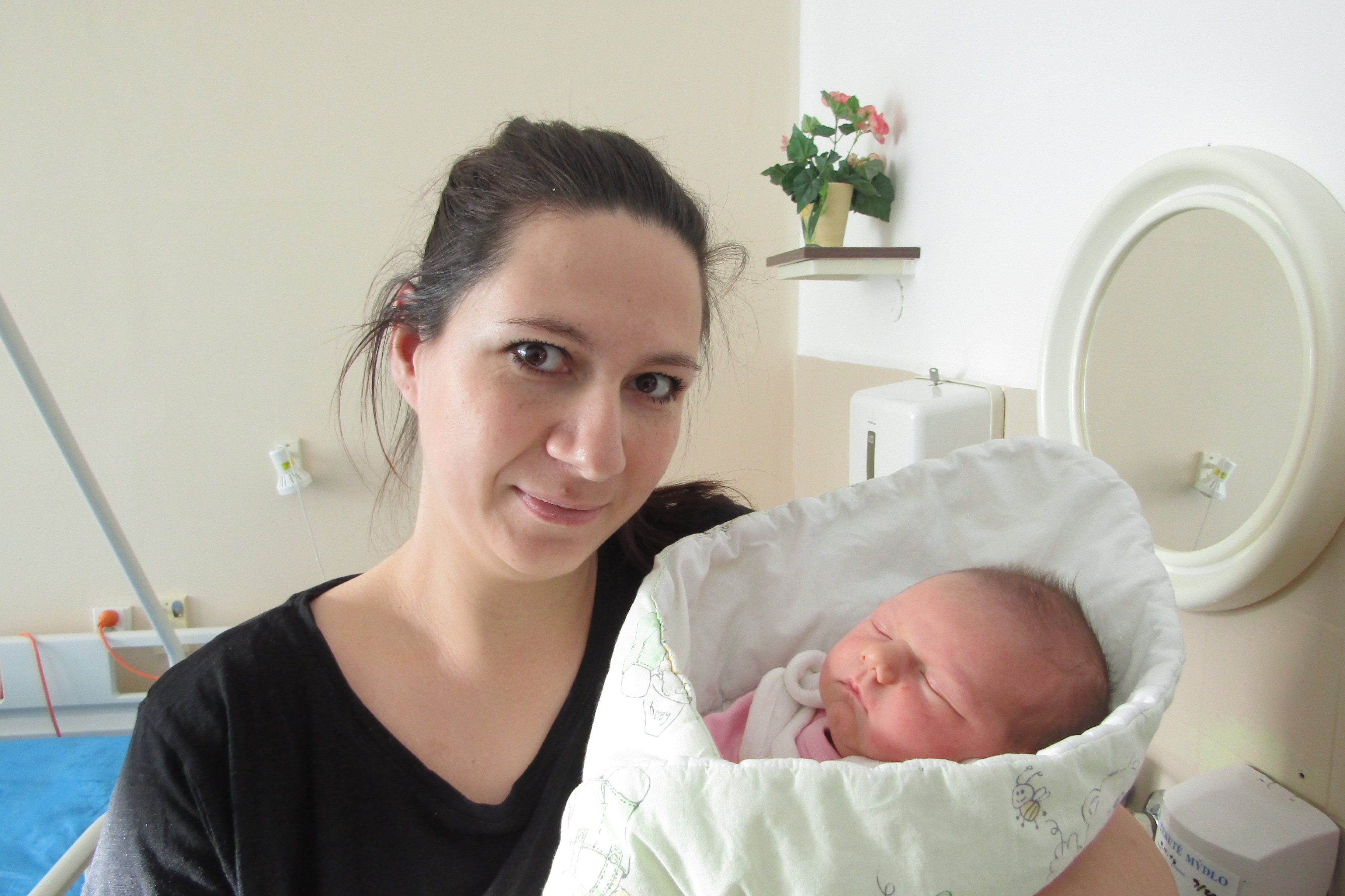 První miminko Jesenické nemocnice, malá Lydie s maminkou zdroj foto: Agel
