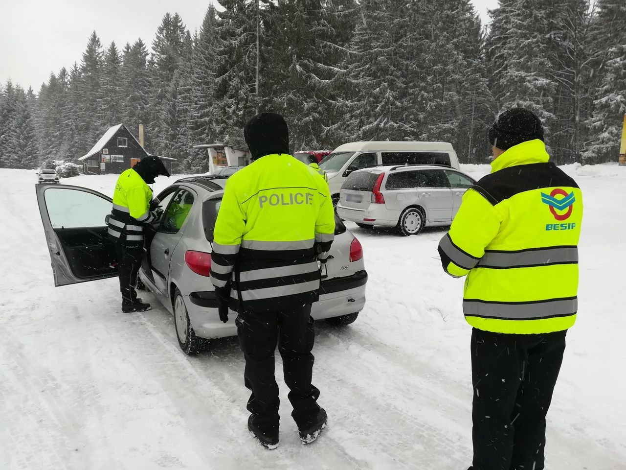 Šumperští a bruntálští policisté kontrolovali zimní výbavu motoristů zdroj foto: PČR