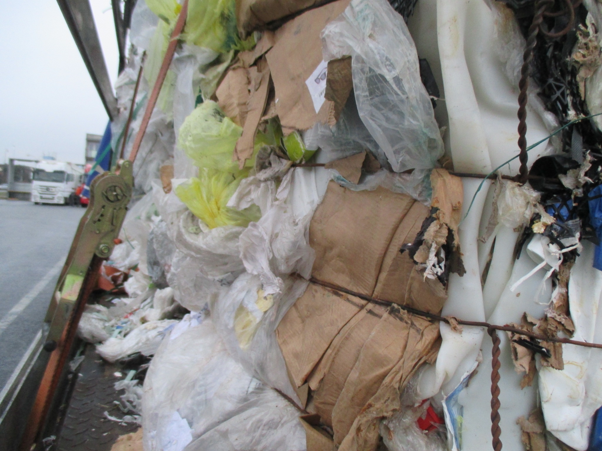 Celnici v kraji zabránili nelegální přepravě 70 tun odpadů zdroj foto: CÚOLK