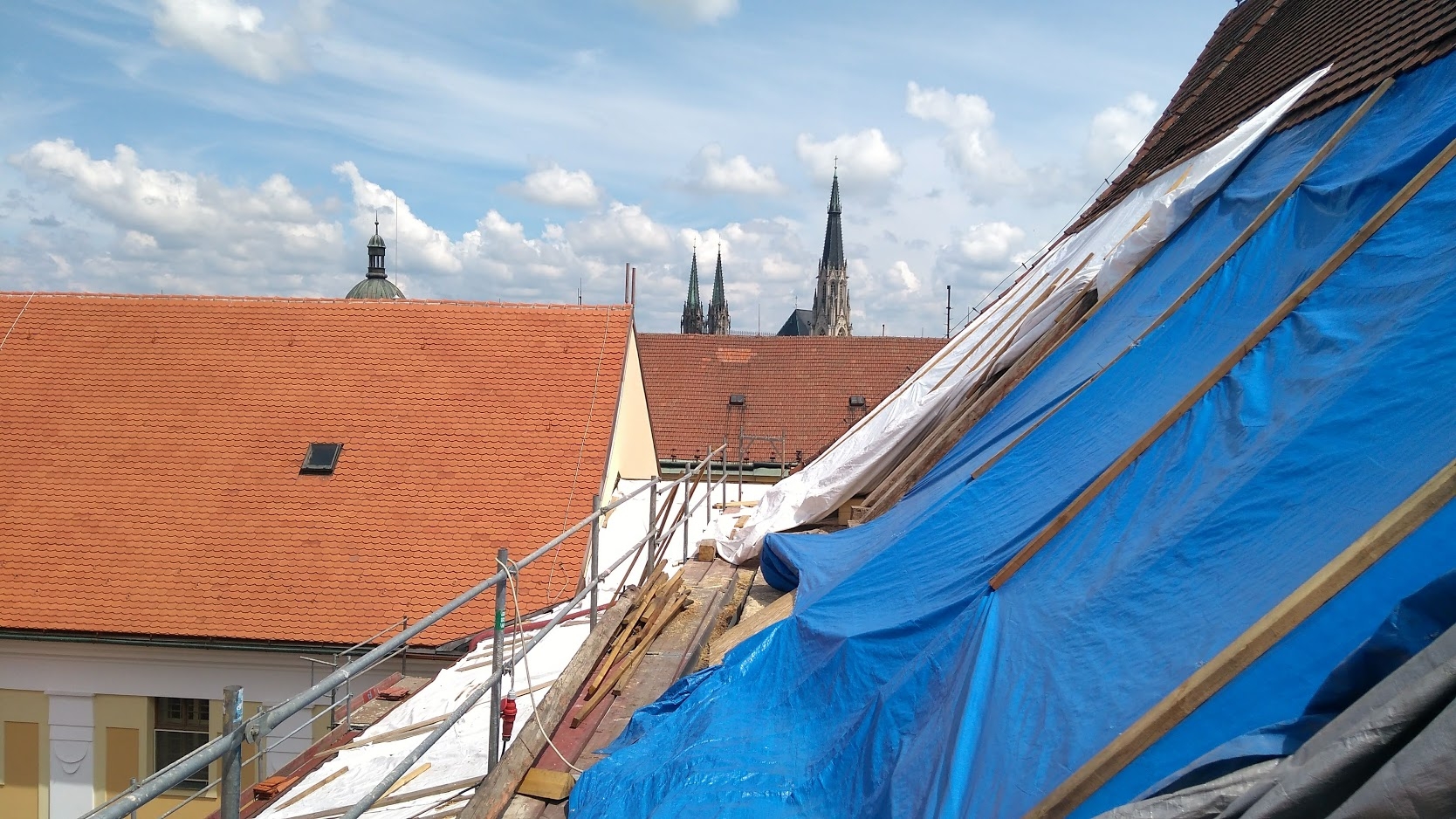 Rozsáhlá rekonstrukce střechy olomouckého muzea pokračuje zdroj foto: VMOL