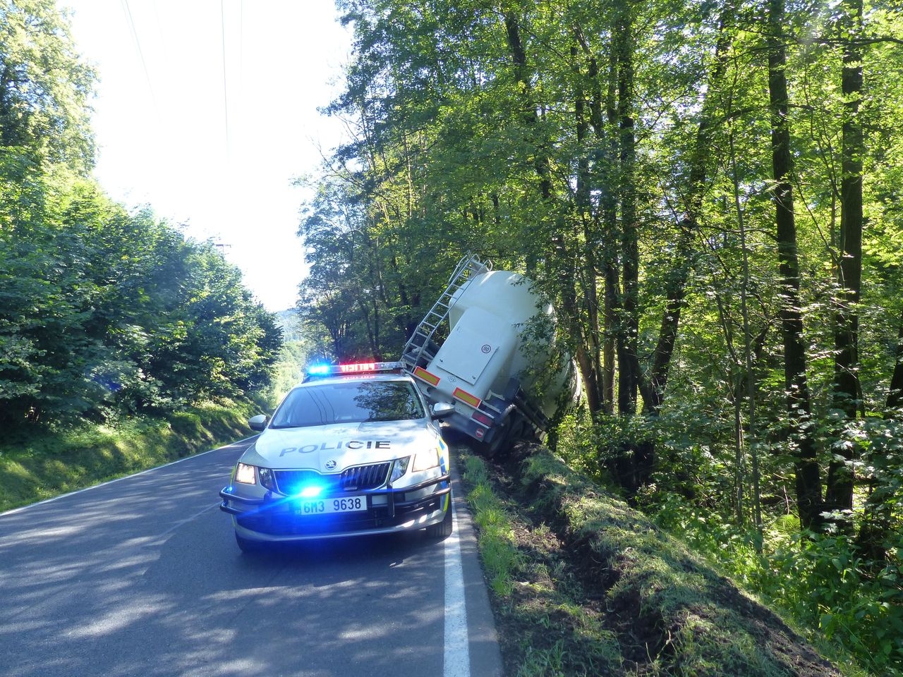havárie nákladního vozu zdroj foto: PČR